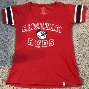 Cincinnati Reds T-shirt (Small)